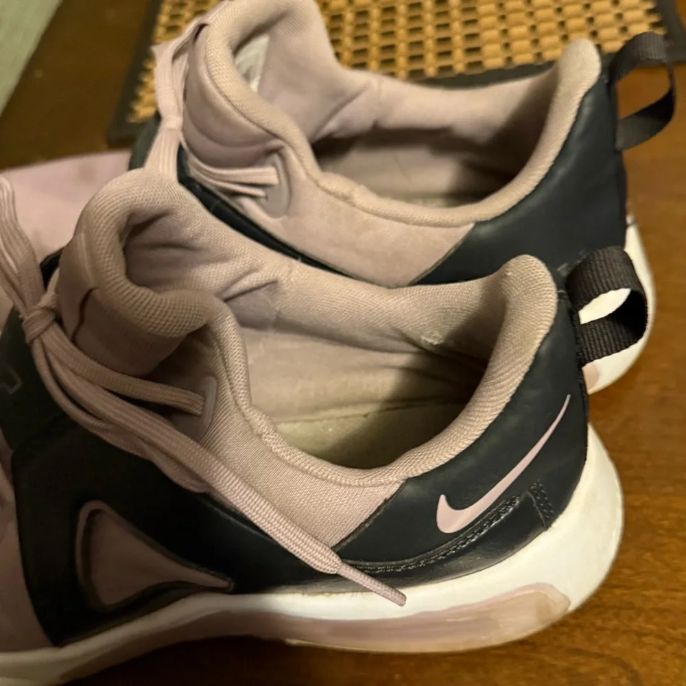 Nike Air Women's Pink Athletic Shoes